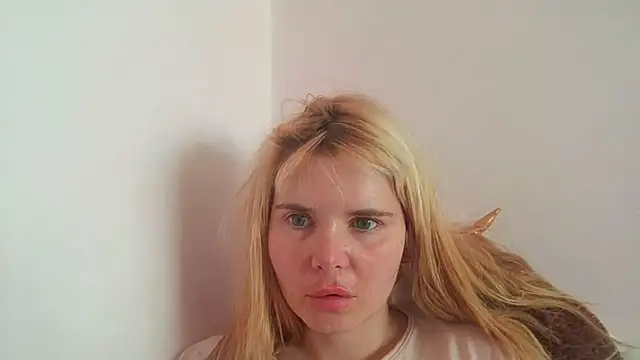 Snapshot of HornyElena chatting on 19, 7, 2026 HornyElena online show from 19, 7, 2026