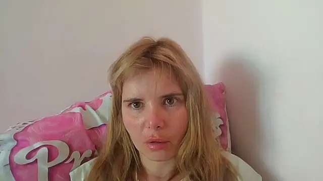 Snapshot of HornyElena chatting on 25, 7, 2026 HornyElena online show from 25, 7, 2026
