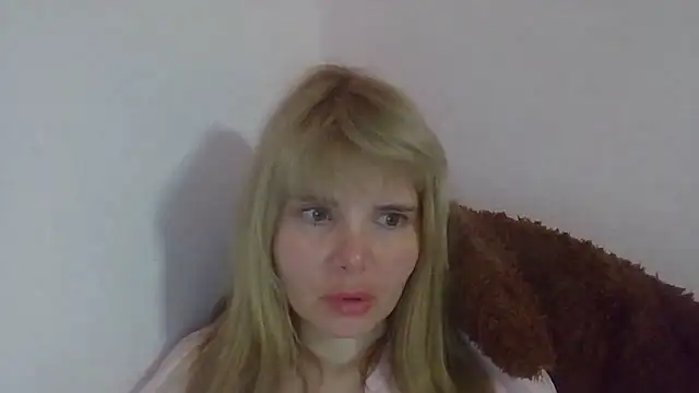 Snapshot of HornyElena chatting on 28, 7, 2026 HornyElena online show from 28, 7, 2026