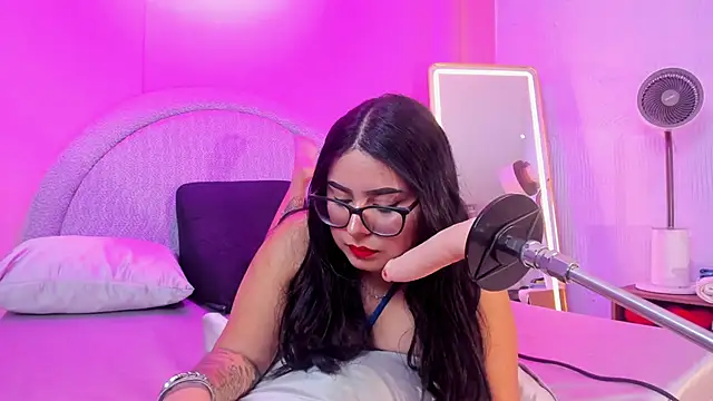 Amy whittee online show from 11, 11, 2025