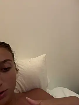 Snapshot of lounaaxangel chatting on 14, 11, 2025 lounaaxangel online show from 14, 11, 2025