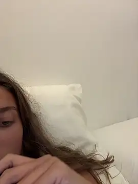 Snapshot of lounaaxangel chatting on 23, 11, 2025 lounaaxangel online show from 23, 11, 2025