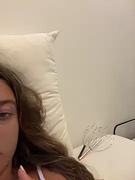 Snapshot of lounaaxangel chatting on 21, 12, 2025 lounaaxangel online show from 21, 12, 2025