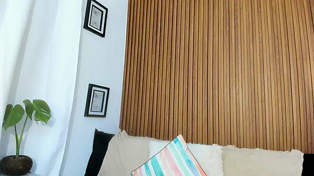 Mia girl123 online show from 8, 4, 2026