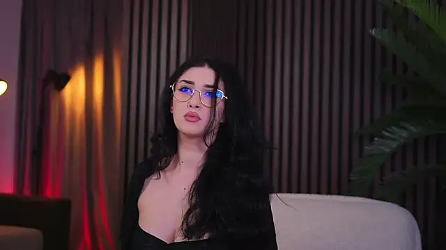 Snapshot of DaliaVeyron chatting on 11, 11, 2025 DaliaVeyron online show from 11, 11, 2025