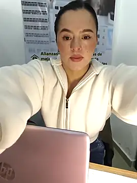 Snapshot of ALEJA__22 chatting on 22, 4, 2026 ALEJA 22 online show from 22, 4, 2026