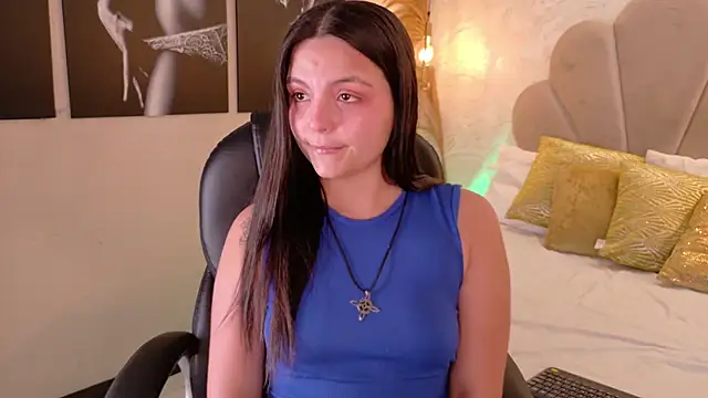 Snapshot of GabyQueens chatting on 8, 11, 2025 GabyQueens online show from 8, 11, 2025