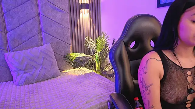 Snapshot of AuroraLanee_ chatting on 8, 11, 2025 AuroraLanee online show from 8, 11, 2025