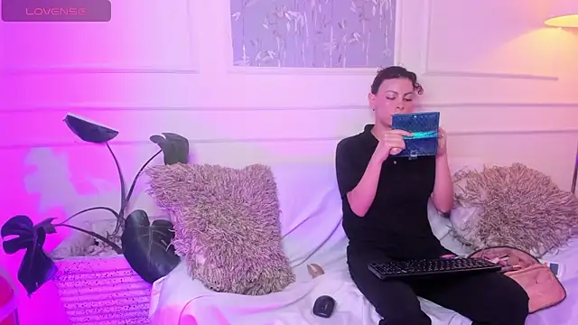 AliceMadnes online show from 16, 4, 2026