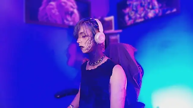 luxiel  online show from 24, 3, 2026