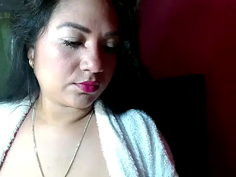 Snapshot of KAROLOLIVERO chatting on 8, 11, 2025 KAROLOLIVERO online show from 8, 11, 2025