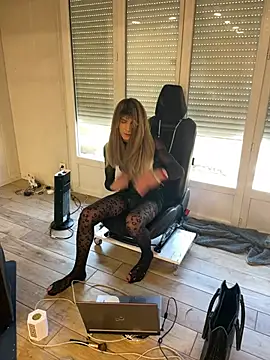 samia42 online show from 15, 4, 2026