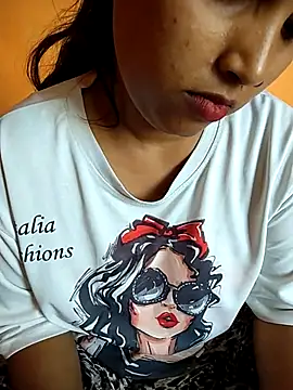 Snapshot of Sexy_Divya__ chatting on 23, 4, 2026 Sexy Divya online show from 23, 4, 2026
