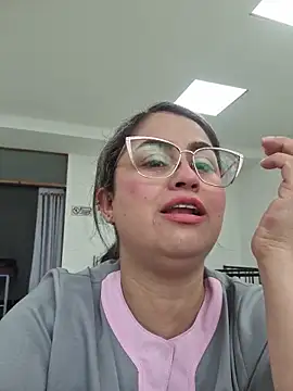 Snapshot of Laurenwc chatting on 13, 11, 2025 Laurenwc online show from 13, 11, 2025