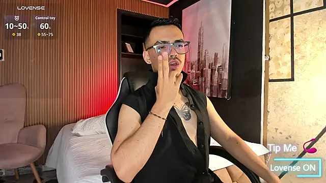 Snapshot of NicoKingg_ chatting on 12, 11, 2025 NicoKingg online show from 12, 11, 2025