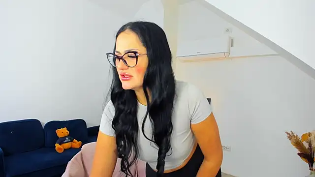 AnyaEvy online show from 2, 3, 2026