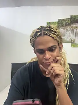 Snapshot of Tara-barbie chatting on 9, 11, 2025 Tara-barbie online show from 9, 11, 2025