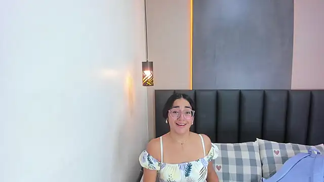 NicoletCherry   online show from 13, 12, 2025