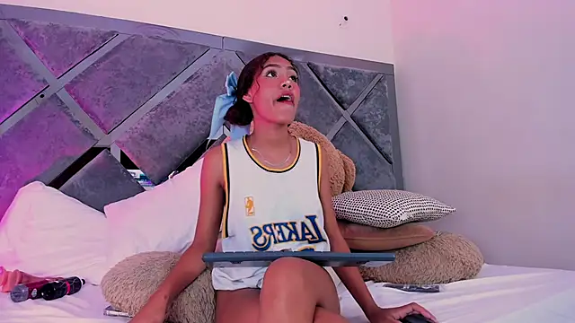 Snapshot of luciagray1 chatting on 3, 12, 2025 luciagray1 online show from 3, 12, 2025