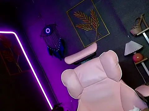 slutty lauraxxx online show from 11, 2, 2026