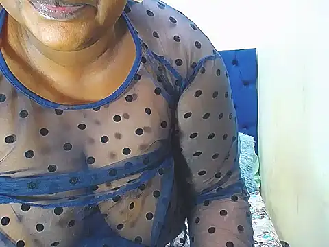 Snapshot of BMWWWXXX chatting on 17, 12, 2025 BMWWWXXX online show from 17, 12, 2025