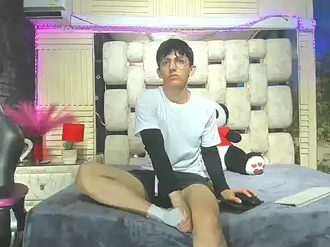 ElanGiraldo online show from 2, 3, 2026