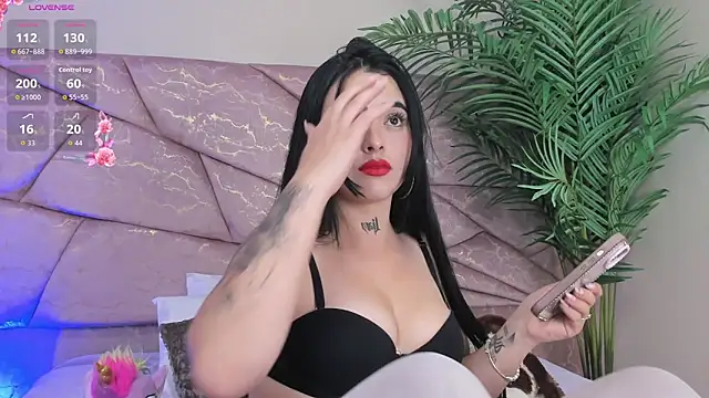 Snapshot of _Naomi_Fox_ chatting on 16, 12, 2025 Naomi Fox online show from 16, 12, 2025