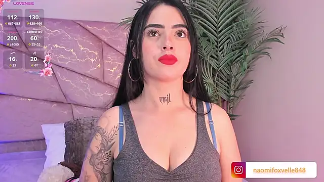 Snapshot of _Naomi_Fox_ chatting on 17, 12, 2025 Naomi Fox online show from 17, 12, 2025