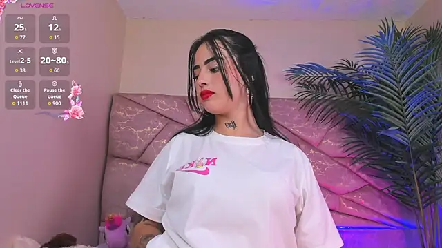 Snapshot of _Naomi_Fox_ chatting on 20, 12, 2025 Naomi Fox online show from 20, 12, 2025