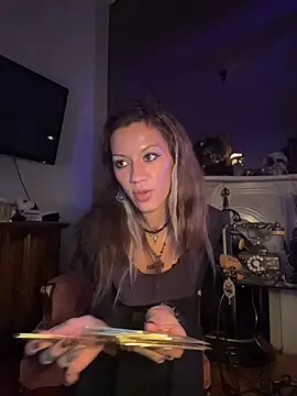 luxxylola online show from 13, 1, 2026