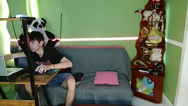 Snapshot of Kurt_williams1 chatting on 26, 11, 2025 Kurt williams1 online show from 26, 11, 2025