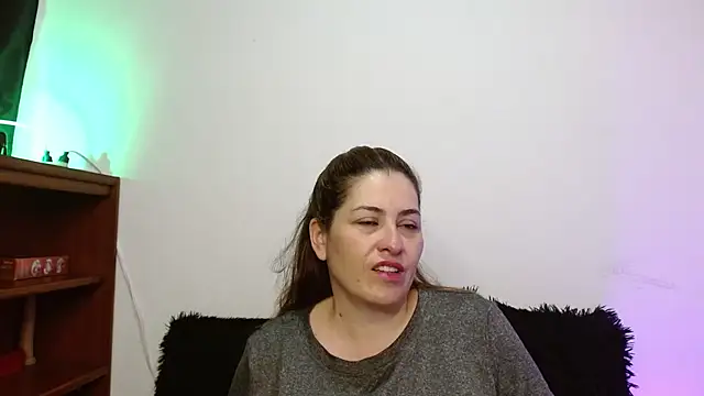 dayan hanks online show from 24, 3, 2026