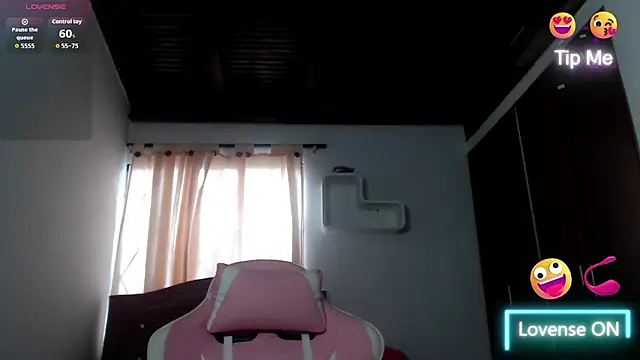 Snapshot of chloe_cherry_ chatting on 15, 11, 2025 chloe cherry online show from 15, 11, 2025