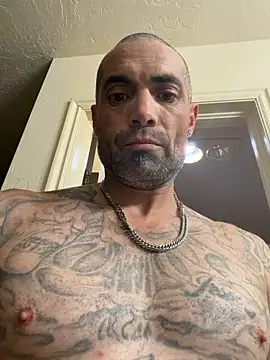 Snapshot of MrMrsperfeted chatting on 12, 11, 2025 MrMrsperfeted online show from 12, 11, 2025