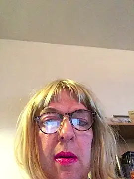 simone xdressing online show from 5, 1, 2025