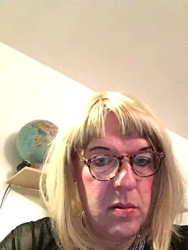 simone xdressing online show from 5, 11, 2025