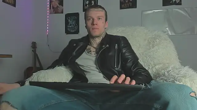 Huntall77 online show from 10, 4, 2026