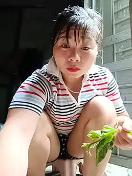Snapshot of vangkt-cute chatting on 18, 5, 2026 vangkt-cute online show from 18, 5, 2026
