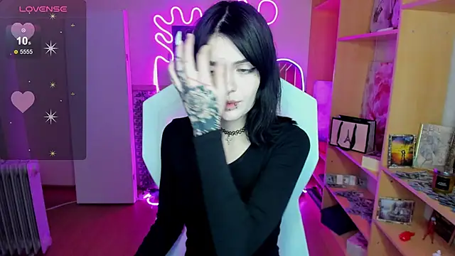 Snapshot of EmmaDarkk chatting on 11, 11, 2025 EmmaDarkk online show from 11, 11, 2025