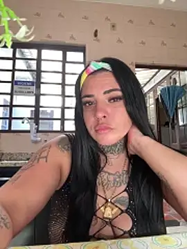 Snapshot of annycavalona chatting on 11, 11, 2025 annycavalona online show from 11, 11, 2025