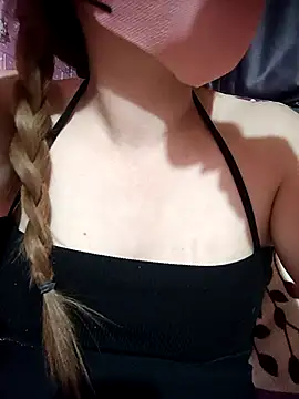 Snapshot of MiHeni chatting on 12, 5, 2026 MiHeni online show from 12, 5, 2026
