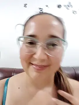 Snapshot of LaLey2702 chatting on 28, 11, 2025 LaLey2702 online show from 28, 11, 2025