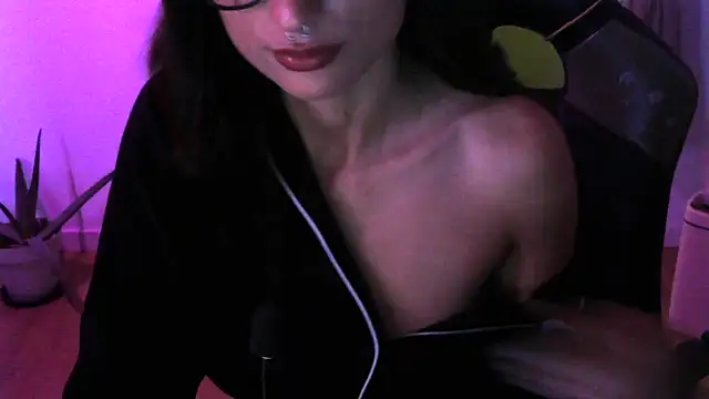 Snapshot of LucyGrayX chatting on 10, 11, 2025 LucyGrayX online show from 10, 11, 2025