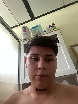 Snapshot of luisDi07 chatting on 10, 11, 2025 luisDi07 online show from 10, 11, 2025