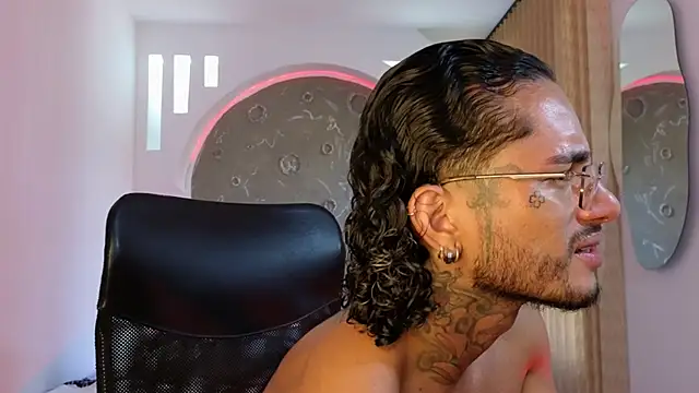 Snapshot of Alanrodgers chatting on 12, 11, 2025 Alanrodgers online show from 12, 11, 2025