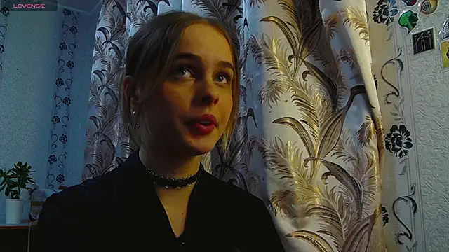 Snapshot of AlicaLOVEalisa777 chatting on 15, 12, 2025 AlicaLOVEalisa777 online show from 15, 12, 2025