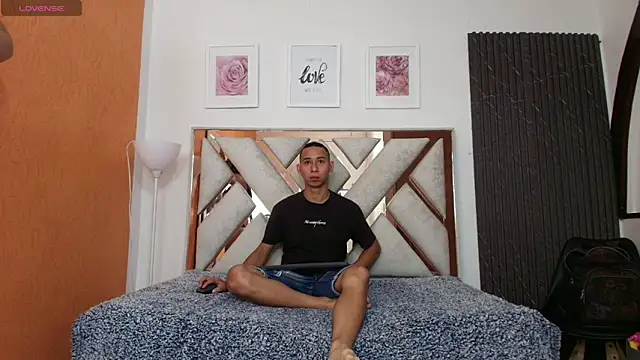 Antonella And Thiago online show from 14, 11, 2025