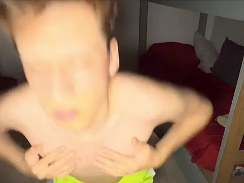 Snapshot of kevinnoff19 chatting on 17, 11, 2025 kevinnoff19 online show from 17, 11, 2025