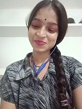 Mohnicute online show from 28, 5, 2026