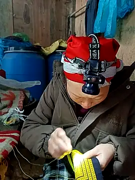 girl-hot2x online show from 6, 1, 2026